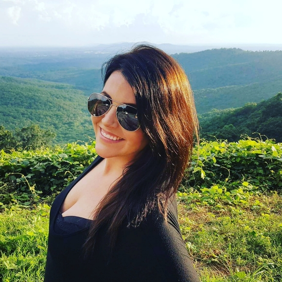 Meet your Posher, Stephanie - Picture 1 of 1